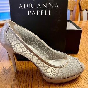 Adrianna Papell new in box size 9 heels silver